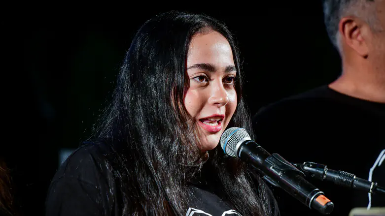 Captivity survivor detained at JFK: US officials still listed her as captive