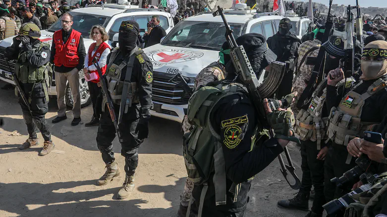 Israelis receive disturbing fake calls featuring hostage recordings