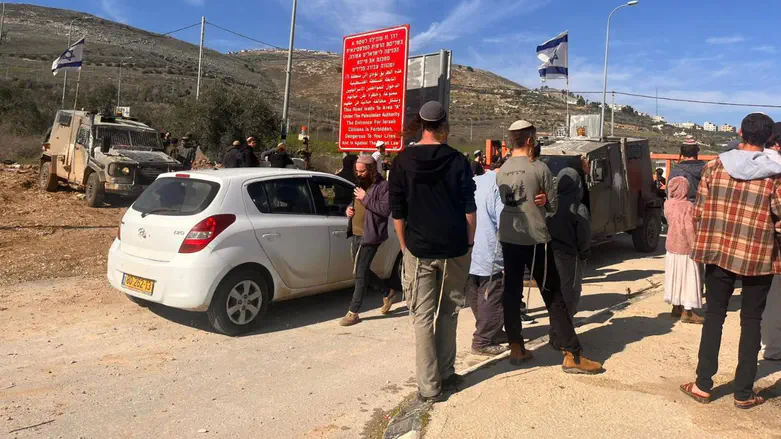 Soldiers ordered to fire gas at Jewish worshippers near Shechem