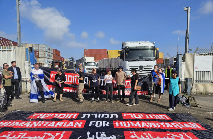 Tzav 9 protesters block aid trucks bound for Gaza at Ashdod Port