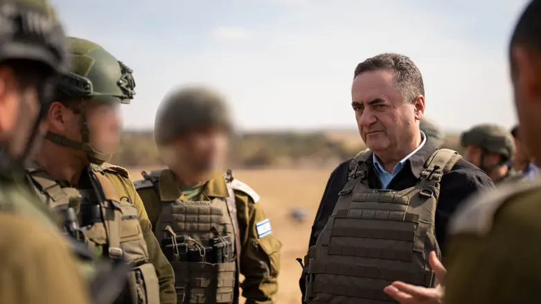 Defense Minister threatens Khamenei: ‘Such a person cannot be allowed to exist’