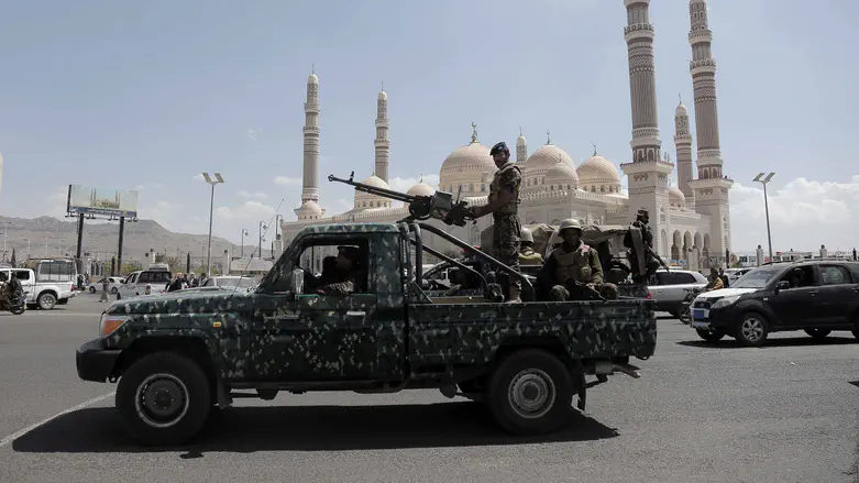 Houthis express full support for Iran, threaten naval attacks