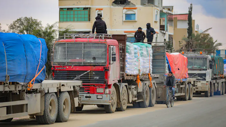 Hamas threatens Gazan aid workers