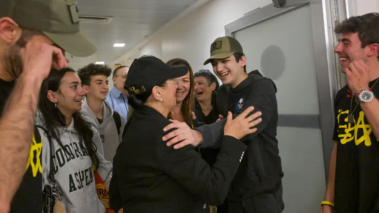 Tenafly rejoices as freed hostage Edan Alexander returns home