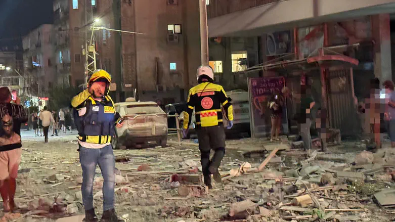 Half the building fell: Elderly people cried for help from 5th floor