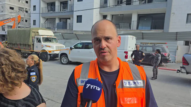 Bat Yam Mayor: ‘Six dead, many trapped, over 100 families homeless’
