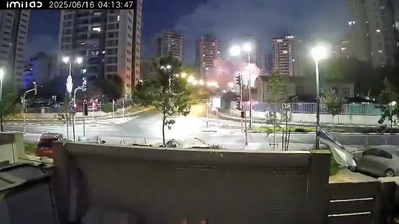 Footage shows moment Iranian missile hits Petah Tikva building, killing four