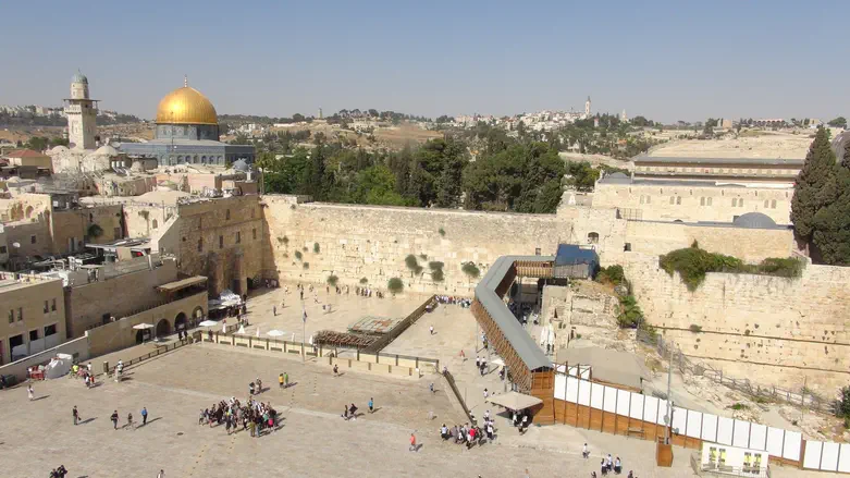 Live: The people of Israel unite in prayer from the Western Wall
