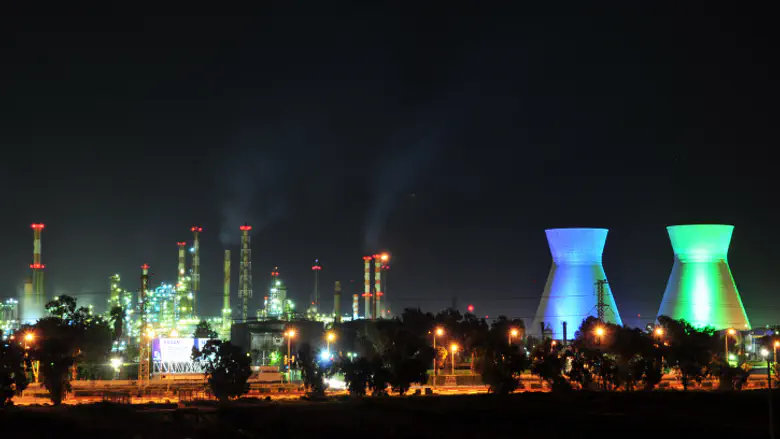 After direct hit: Haifa refinery facilities shut down