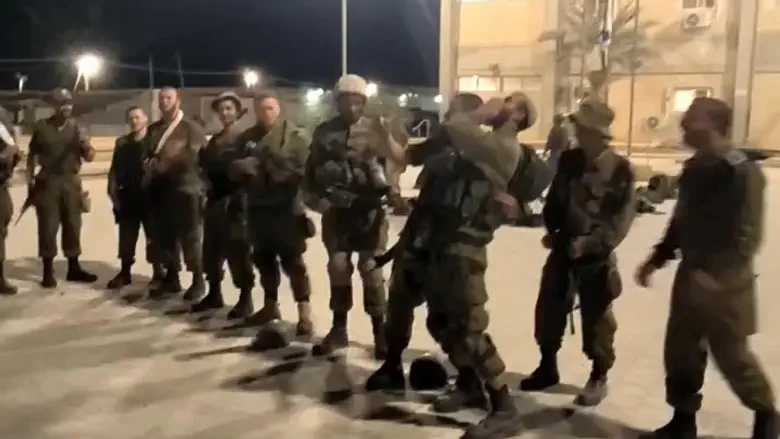Tank soldiers complete their emotional ceremony with powerful prayer