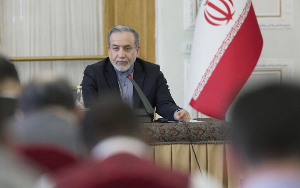 European and Iranian diplomats to meet as US delays decision to join Israeli strikes