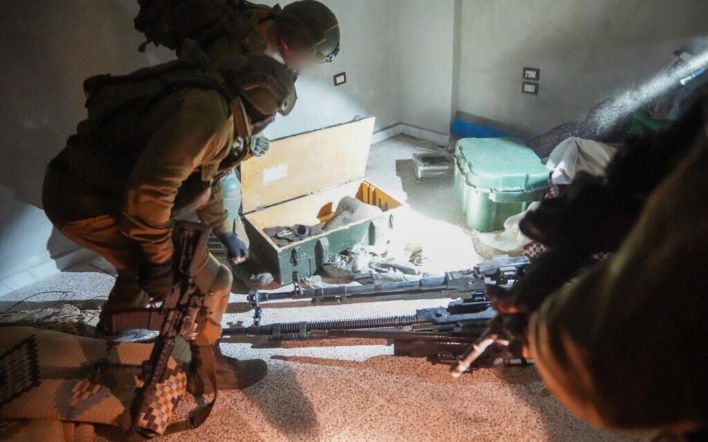 Israeli troops enter southern Syrian village to arrest alleged Hamas members