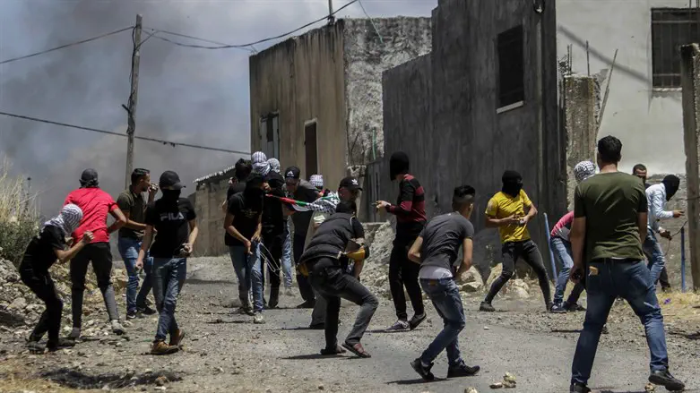 IDF commander bans face coverings in Judea and Samaria