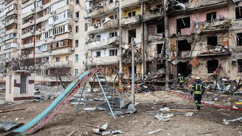 Missile strikes home of Chabad rabbi in Dnipro, Ukraine