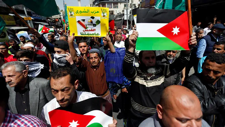 11 detained in probe of Jordanian Muslim Brotherhood funding