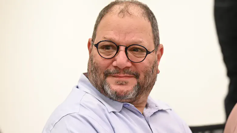 MK Ofer Cassif suspended for two months over ethics violations
