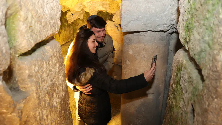 Freed hostages Sasha and Sapir announce engagement