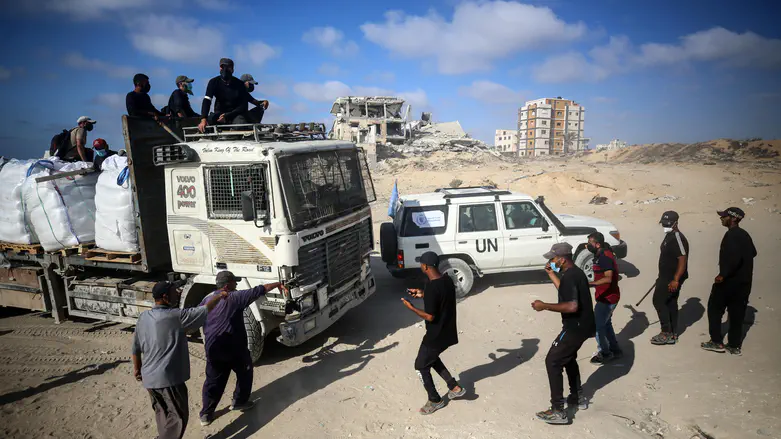 Hamas: Israeli intelligence is recruiting agents at aid centers