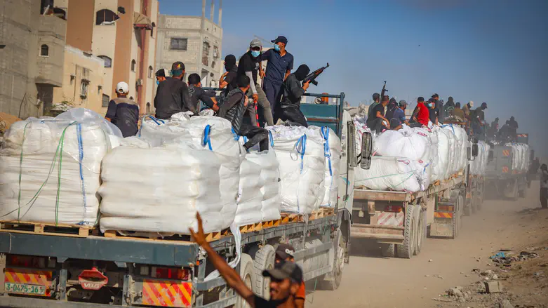 Hamas caught on camera looting aid, blocking relief to Gazans