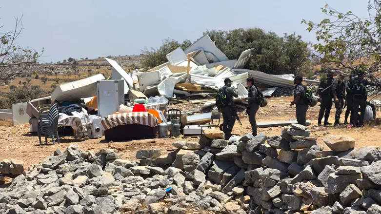 Jewish teen shot by security forces during forced outpost evacuation