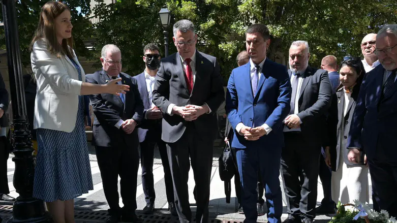 Gideon Sa’ar honors Chișinău Ghetto victims in Moldova ceremony