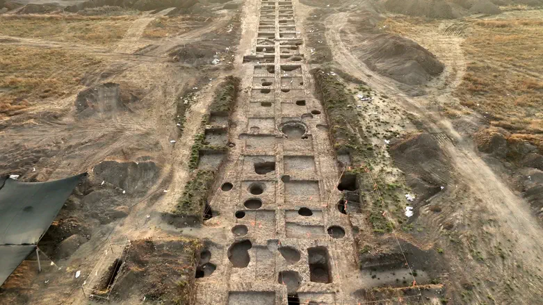 Ancient blade manufacturing workshop uncovered in Kiryat Gat