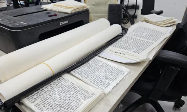 Samaria: Man pretending to be religious scribe sells printed mezuzahs