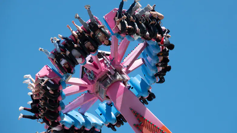 Saudi Arabia: 23 hurt, 3 seriously, when amusement park ride breaks mid-ride