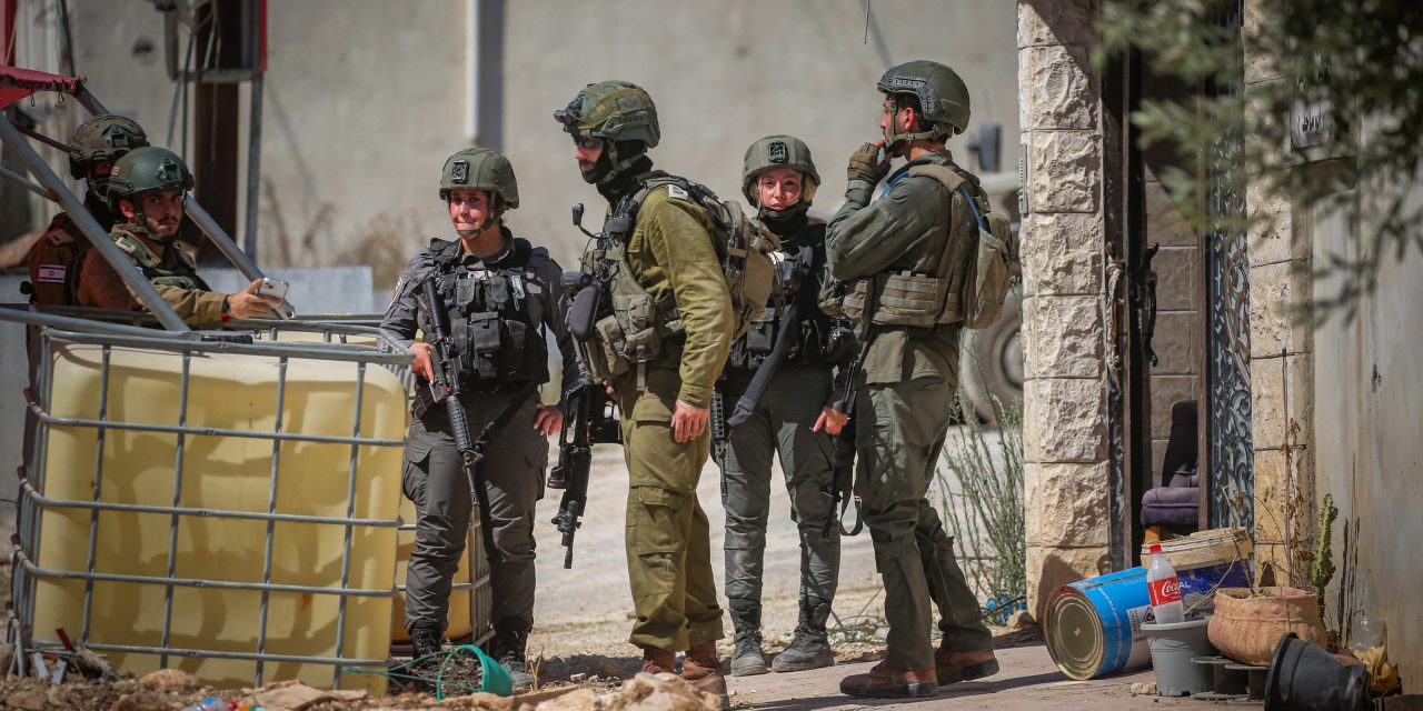 IDF, security forces arrest two suspects for throwing stones, setting vehicles ablaze in West Bank