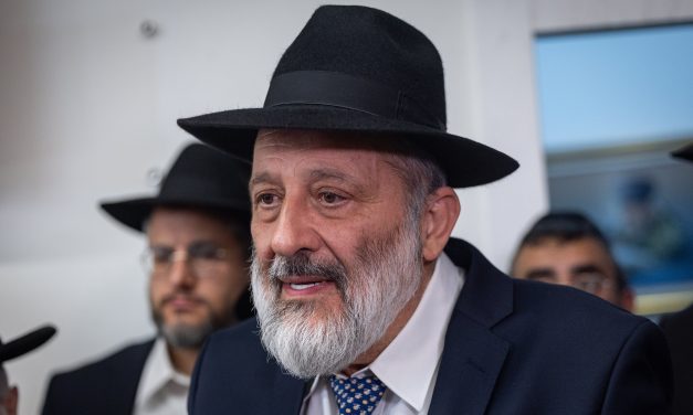 Shas spiritual leaders order party members to quit government