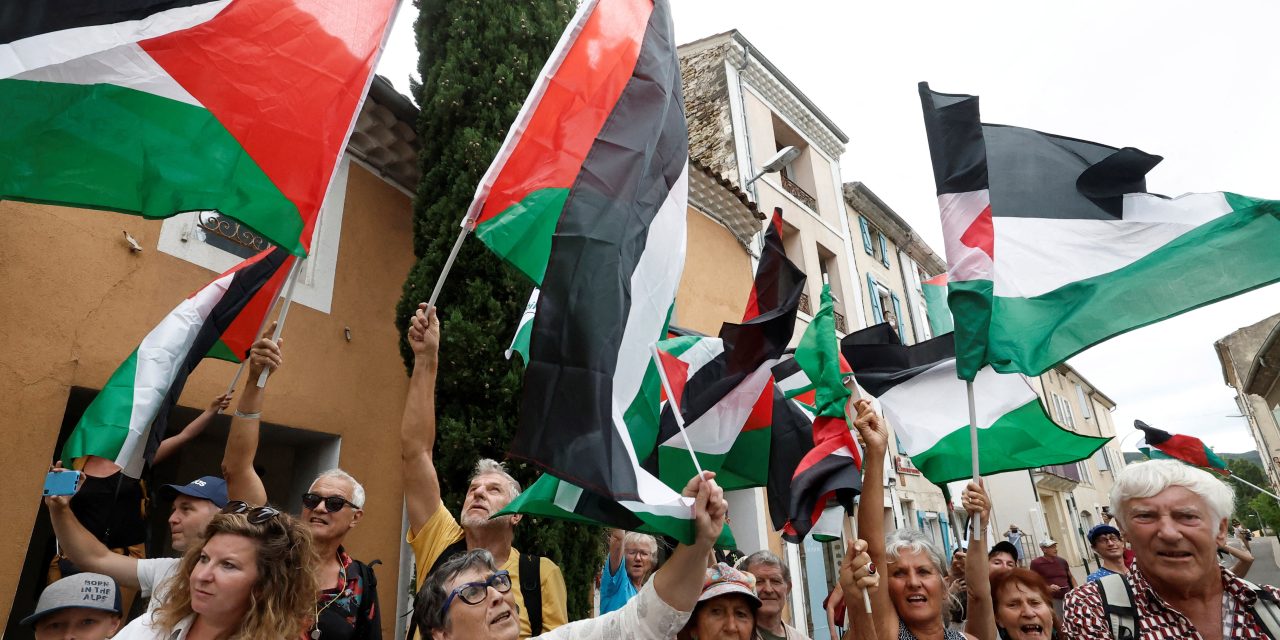 Cycling activists protest over Gaza during Tour de France, call for Israeli team to be barred