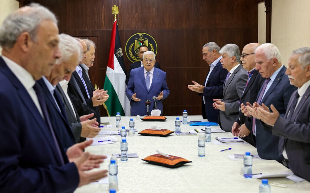 US sanctions Palestinian Authority and PLO officials, denying them visas