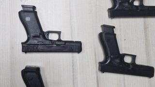 Israel Police bust taxi driver with five handguns in trunk, claims it was package delivery
