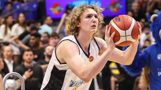 Kippah and crossovers: US-born Haredi basketball player reflects on debut season in Israel