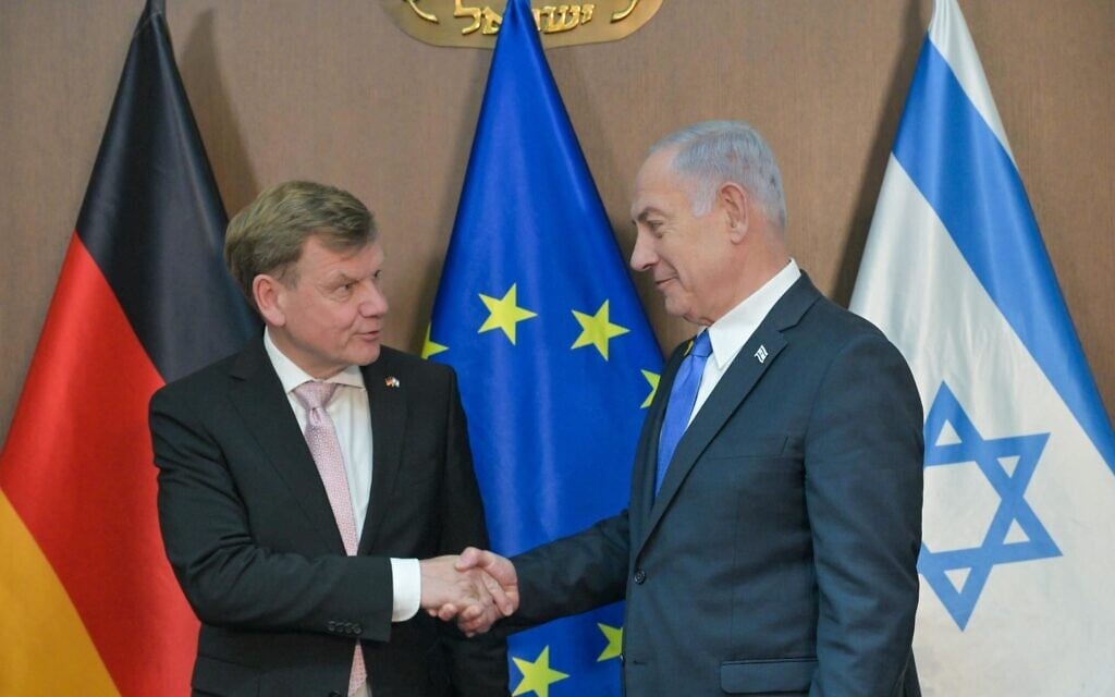 En route to Israel, German FM urges 2-state process, says too soon to recognize Palestine