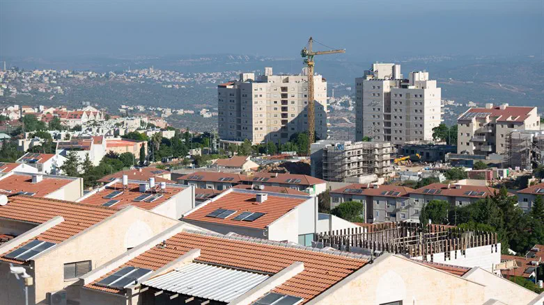 Far-left enraged: Thousands of new units to be built in Ariel and Maale Adumim