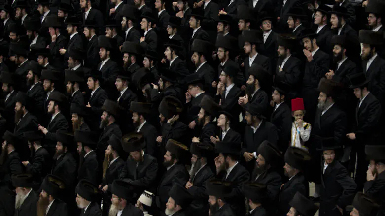 Why do Ḥassidim still dress in the style of the 18th Century Polish aristocracy?
