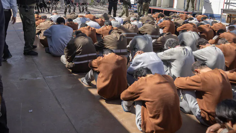 Red Cross visists linked to Hamas prisoners’ salaries
