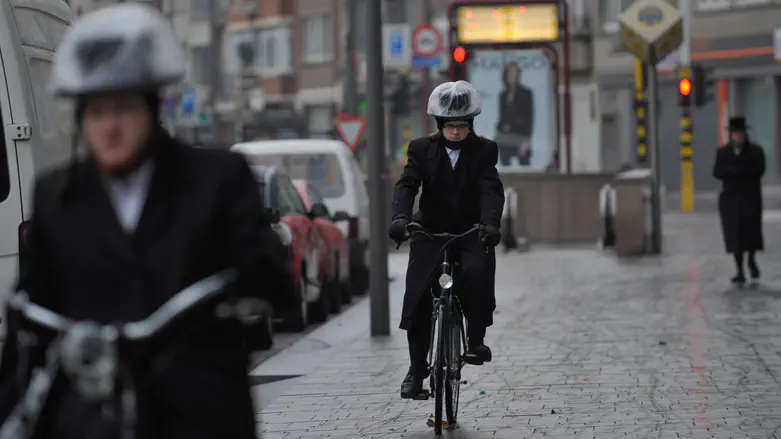 Antisemitic graffiti on synagogue wall in Antwerp: ‘Jews are child killers’