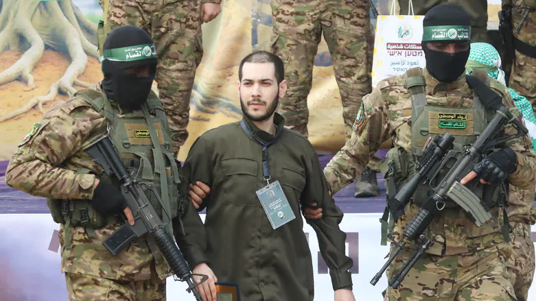 Report: Hamas receives new ceasefire proposal