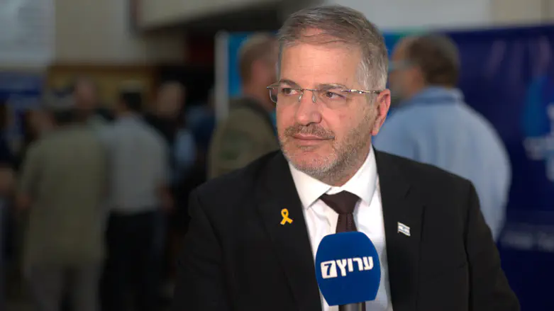 Education Minister: ‘Politics won’t be allowed to enter schools’