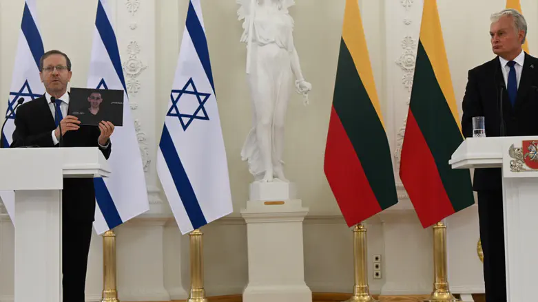 Herzog in Vilnius: Hostages are victims of crimes against humanity