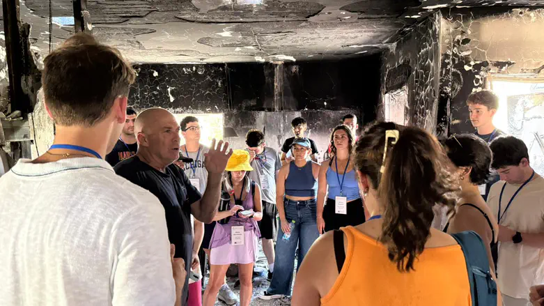 US student leaders meet Hamas captivity survivor Ohad Ben Ami