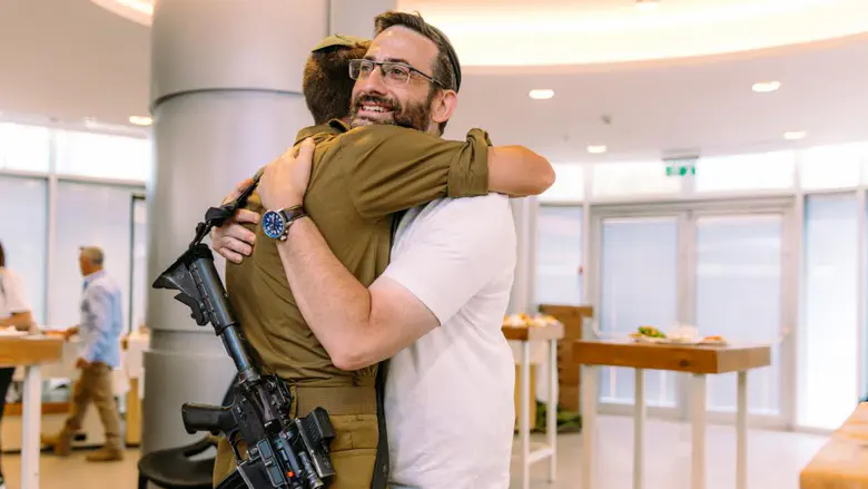 1st time: Parents of Lone Soldiers arrive in Israel on Birthright program