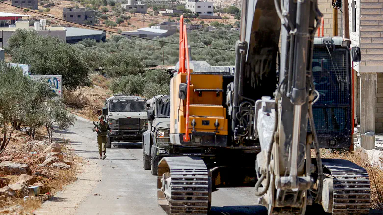 IDF confirms: Dozens of terrorists hurled rocks near Duma