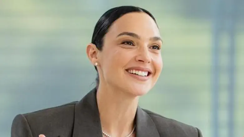 “It was terribly frightening” | Gal Gadot gives special interview – to special interviewer