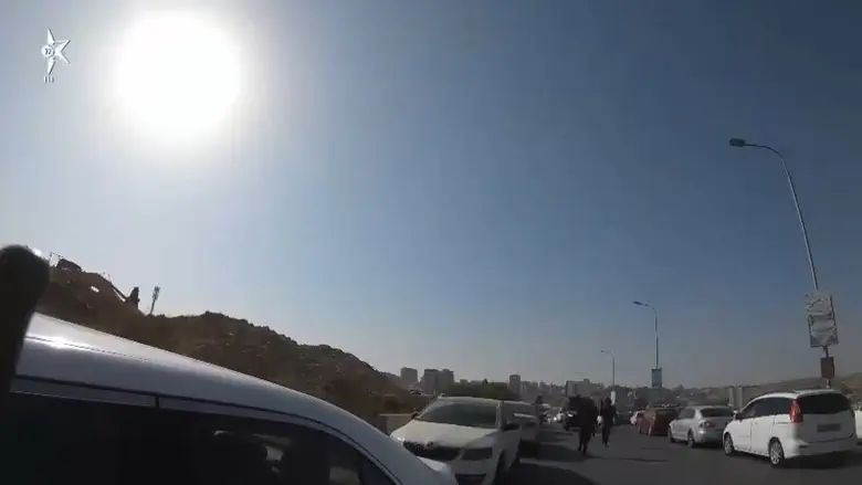 Watch: Border Policemen rescue Israeli citizen from hostile Arab village