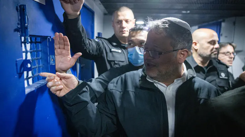 Ben Gvir visits arch-terrorist Marwan Barghouti in prison, Arab parties attack