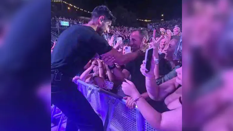 The emotional encounter at Idan Amedi’s concert