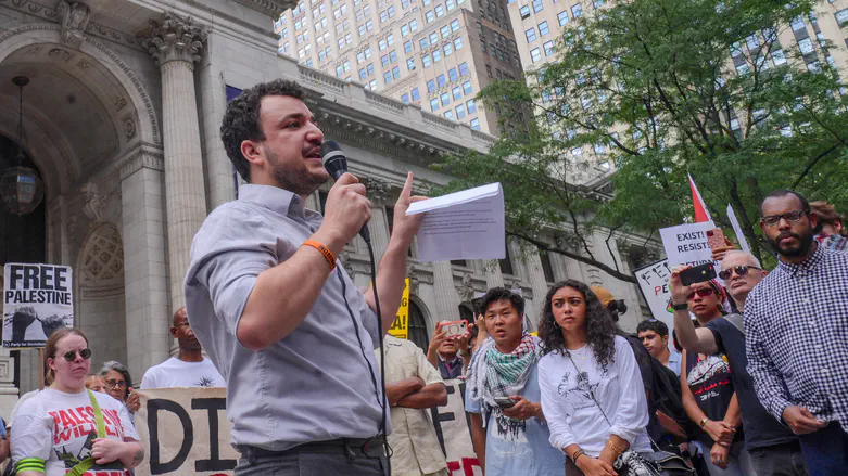 Mahmoud Khalil stirs controversy at NYC protest, quotes Hamas terrorist